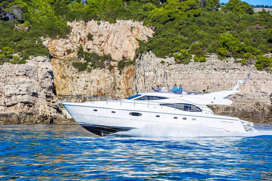 luxury-yacht-charter-dubrovnik-ferretti-591-07.jpg